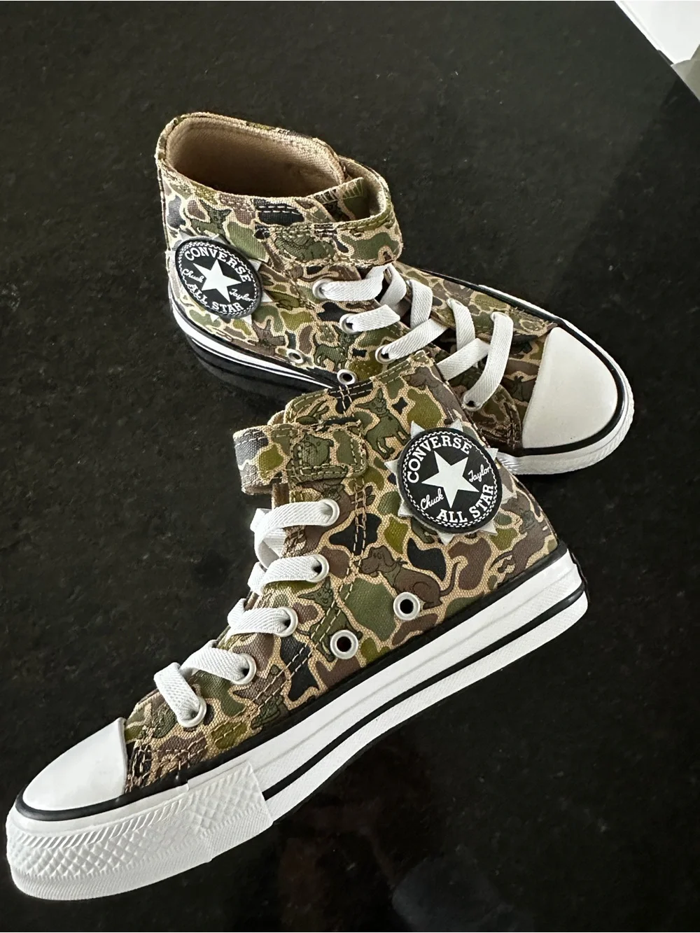 Converse High Top Sneakers in Green Camo and White NWOT - Picture 1 of 4
